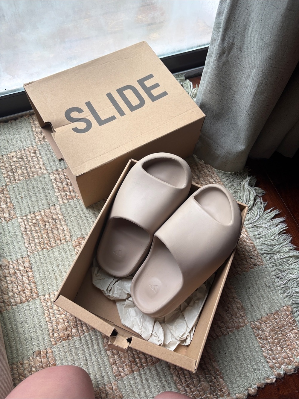 Yeezy Slide in Stone (Beige)